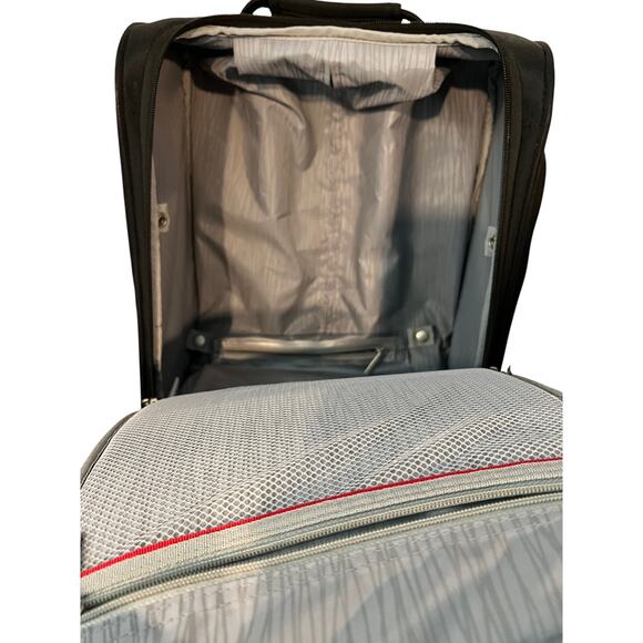 Ricardo Black Gray Softr Shell Carry On Suitcase Roller - Picture 2 of 7